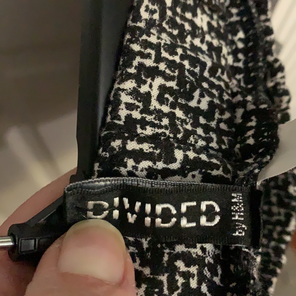 Shorts - Picture 3 of 4